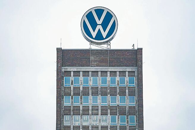 德国汽车巨擘福斯（Volkswagen）11日公布2024年营收成长7％。图／美联社