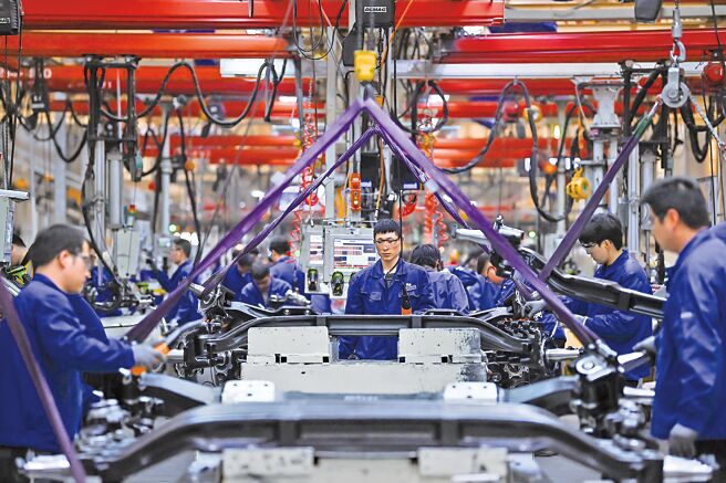 有大陆学者呼吁，如果大陆企业出海仍只是停留在「低价销售」旧思维，恐怕将重蹈「内卷」困境，只是从大陆「卷」到国外而已。图为示意图。（新华社）