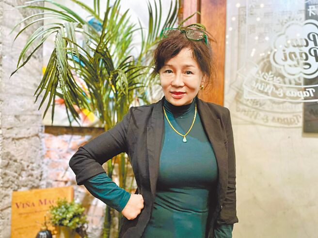 台北市电影电视演艺业职业工会理事长曹雨婷，10日晚间接受媒体访问。（林淑娟摄）