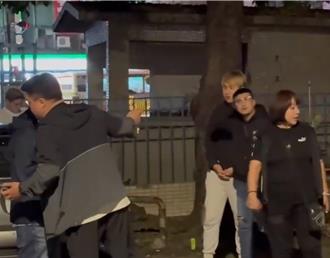 聚北所聲援柯文哲！中華統一促進黨成員遭警驅離