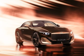 Bentley以3D列印技术打造业界首创的玫瑰金金属漆面