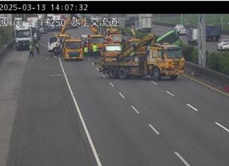 國1南向水上段3車嚴重追撞！3人傷、1人命危送醫搶救