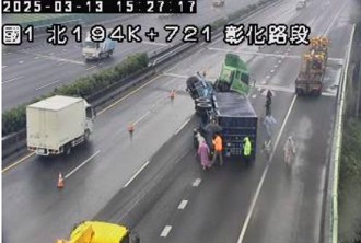 快绕路！国1彰化段货柜车横躺 剩一线道北上车流「塞爆」