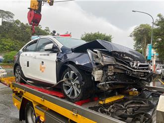疑天雨路滑釀禍 國1三義段警車自撞謢欄