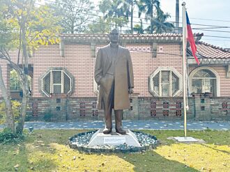台南 塵封11年 國父銅像重現二空