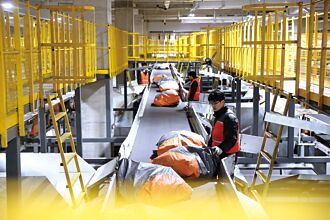 全球製造業回穩 中國電商物流升溫