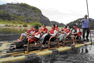 夜赏大红袍 九曲漂流看丹霞奇岩