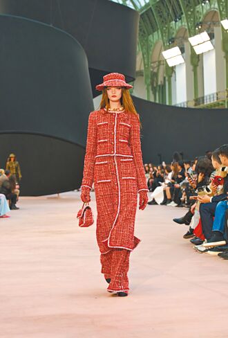 谢盈萱看秀 影后魂上身