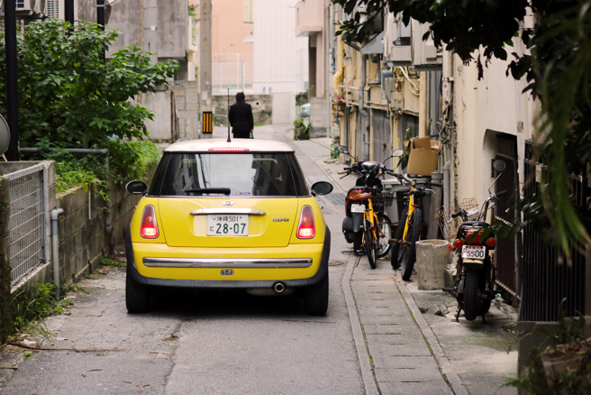 日本沖繩租車業者稱，台灣客租車把車底盤弄出嚴重刮痕，將該台灣客列入黑名單。（示意圖，shutterstock／達志）