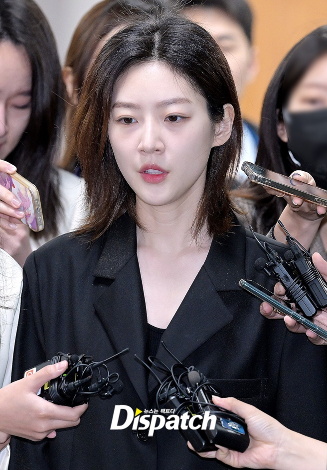 2023年4月金赛纶现身换了短髮造型。（图／取自《Dispatch》韩网）