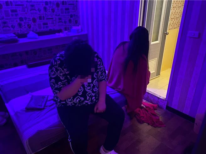 高雄一间养生馆打着按摩旗号，暗地里却从事性交易，甚至透过社群平台IG大肆宣传，吸引顾客预约！（警方提供／林雅惠高雄传真）