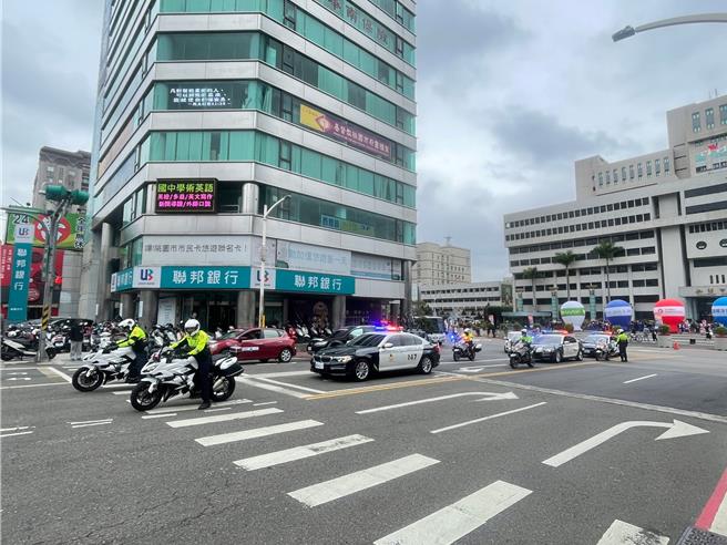 2025国际自由车环台赛－桃园市站」将17日举行，为确保国际赛事选手安全并减少交通影响，桃园市政府警察局祭出精准式交通管制：于选手车队即将抵达前分段实施交通管制，管制区内禁止人、车通行，精准管制确保赛道净空，于车队通过后即解除管制，以减轻交通衝击，儘速恢復行车通行。（图／警方）