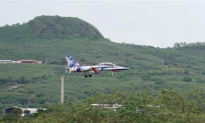 1架勇鷹高教機2月15日在台東外海失事，圖為勇鷹高教機同型機。（資料照／蔡旻妤攝）