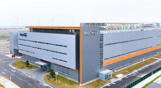 台塑新智能正式宣布，投资上百亿元打造的彰滨工业区台塑尖端能源2.1GWh电芯及模组厂完工量产。(台塑新智能提供／王莫昀彰化传真)