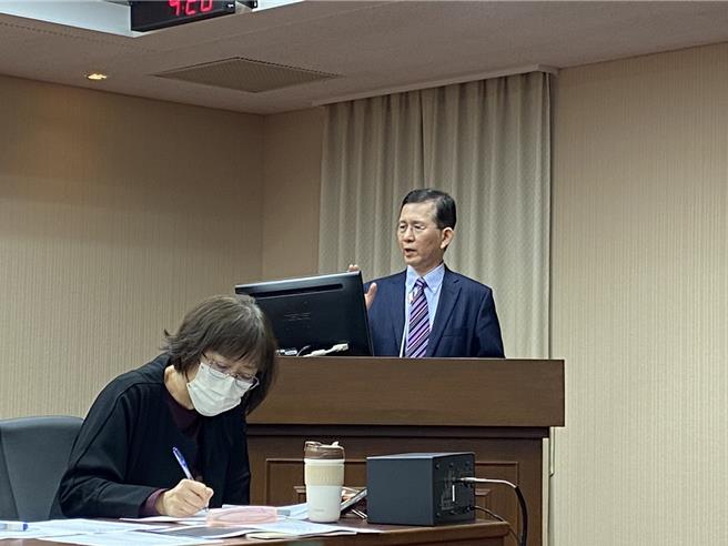 黄彦男表示，数发部预算遭到大砍，「我们是真的很穷，不是哭穷。」（张睿廷摄）