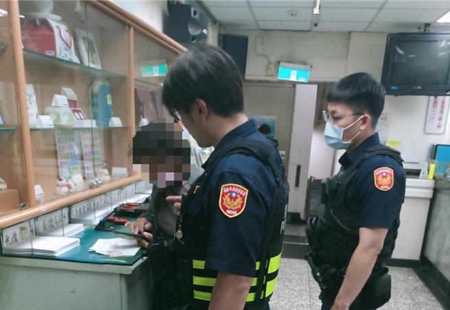 郵局行員與警方的即時協助讓，讓李女士成功避免損失。（警方提供／林雅惠高雄傳真）