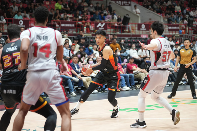 台鋼獵鷹謝宗融（中）。（資料照／台鋼獵鷹提供）