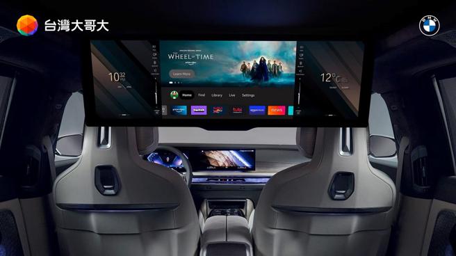 透过台湾大「车用One Number」服务，提升车内通讯与娱乐的便利性，前后座尽享串流娱乐。（台湾大提供）