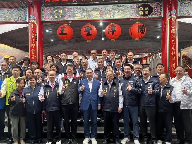 新北市長侯友宜、副市長劉和然今出席新店太平宮建廟220周年暨開漳聖王聖誕活動。（王揚傑攝）