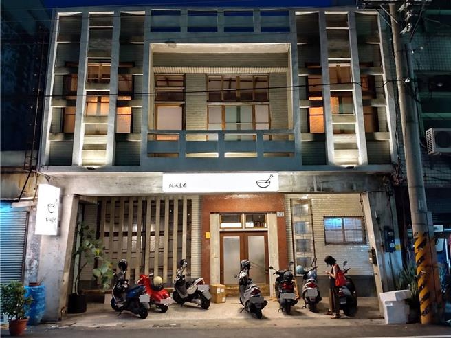 嘉义市名店「桃城豆花」是老屋卸妆计画修缮后变美了。（嘉市府提供／廖素慧嘉市传真）