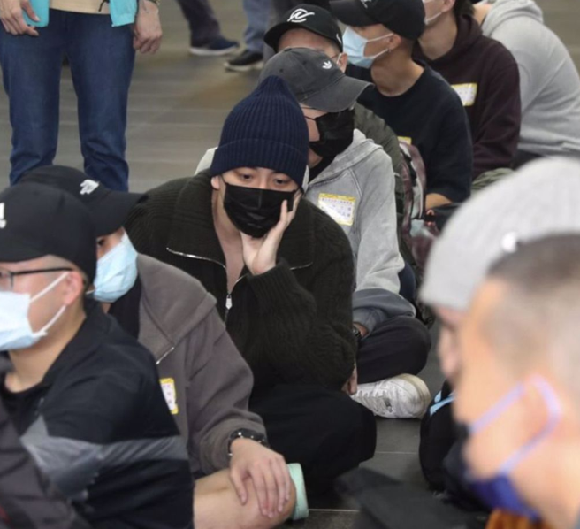 王大陆现身北车集合报到。（陈君玮摄）