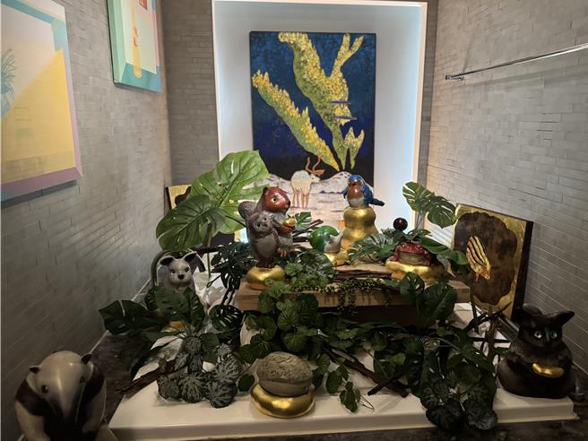 看得出来这是卫浴空间吗？台南艺术博览会把艺术品搬进饭店，让参观民眾亲近艺术。（曹婷婷摄）