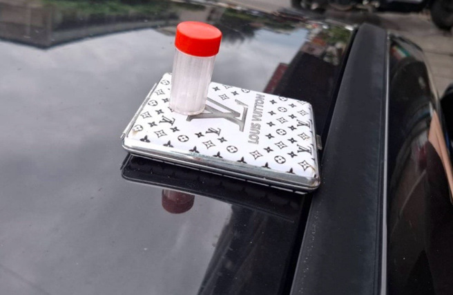 警方获报后事先布署警力，当22岁黄姓车手现身取款时，员警立刻上前表明身分，当场将其逮捕。（图警方提供／简铭柱翻摄）