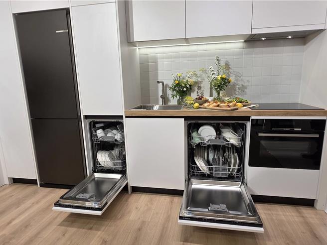 BOSCH的2系列洗碗机，45cm与60cm款式能嵌入橱柜，让厨房风格统一。（古明弘摄）