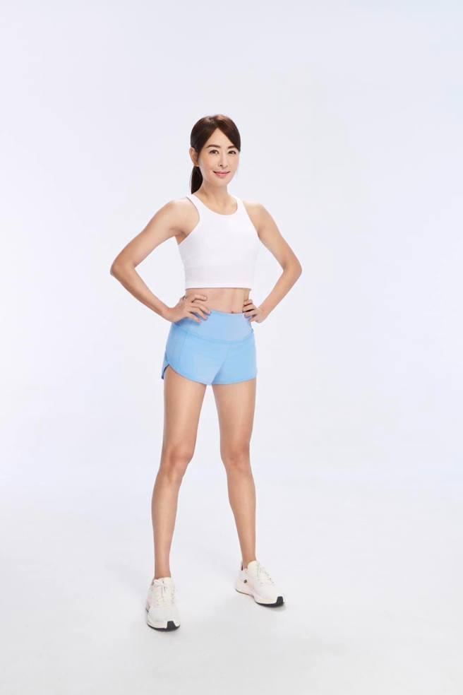 贾永婕遭酸民骂「又老又丑」，秀出身材照反击，不忘帮101将举办的垂直马拉松Fighting宣传。（图／翻摄自贾永婕的跑跳人生脸书）