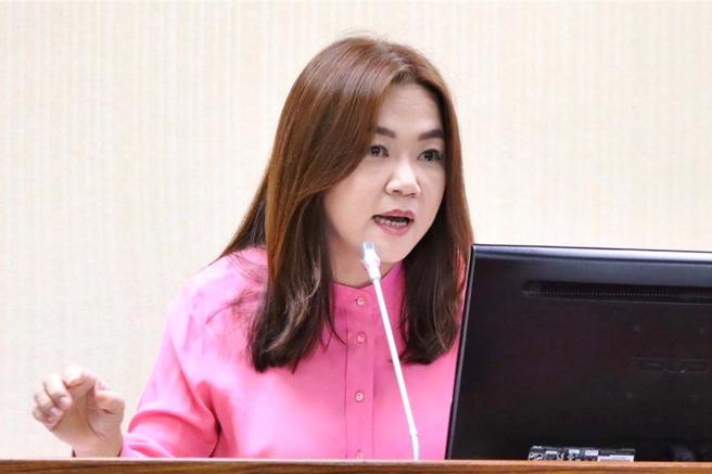 赖清德曾反对韩国瑜恢復军审，13日却宣布恢復军审，立委马文君忧心「台湾进入战争的时间，又更近了吗」？（立委马文君提供／杨静茹南投传真）