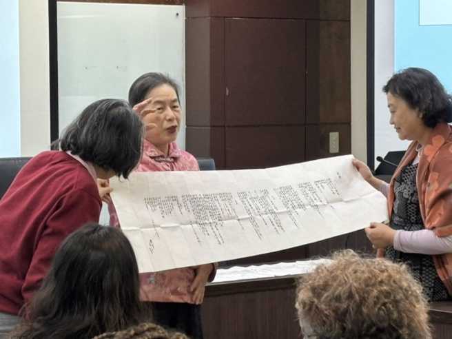 郵輪上的毛筆情書展。(周祝瑛教授提供)