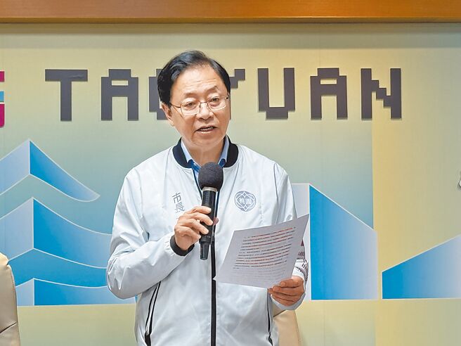 桃园市长张善政12日市政会议宣布通过修订《桃园市公寓大厦辅导管理自治条例》，要求社区大楼「设立公共安全基金帐户」与「专业技师检验公共设施」。（蔡依珍摄）