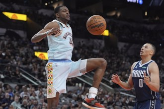 NBA》福克斯接受左小指手術整季報銷 馬刺進入擺爛期