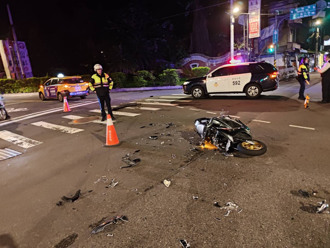 撞擊瞬間曝！直行機車「高速碰撞」小黃 24歲男騎士重摔昏迷