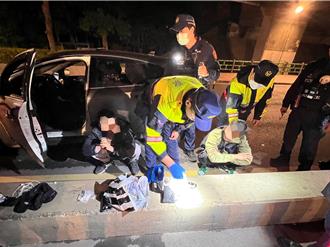 三峽警攔查可疑車輛 起獲大批毒品及空氣長槍