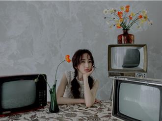 柯佳嬿「绑双马尾」清纯模样曝光！小说空降霸榜兴奋像小孩