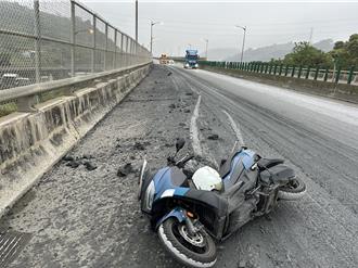 台64線八里段砂石車「沿路漏淤泥」 2重機騎士慘摔受傷