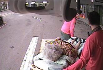 8旬粉圓阿婆2級燒燙傷送醫急救 嘉義市府啟動關懷機制