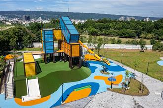 南投酷比親子公園人潮多 縣府擬增停車位、集中攤販