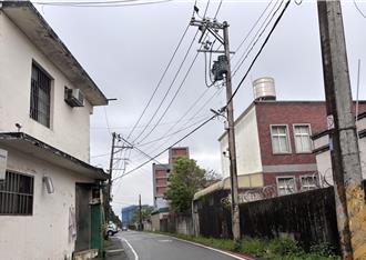 桃園平鎮1上坡路段狹窄多重車 公所徵收地主同意書擬改善