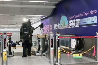 歹徒持刀挟持旅客＋爆裂物威胁 北捷国父纪念馆站夜间演练