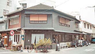 老屋卸妆 转角、连栋、近景点 易中选