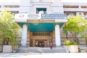 高雄 女饮酒吸毒亡 友二审翻案无罪