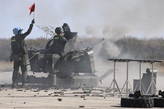  T82式20公厘双联装机炮射速可达每管1200发／分。（记者孙建屏摄）