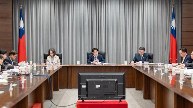 總統賴清德昨日召開國家安全高層會議，並於會後主持記者會，分別針對臺灣當前所面對的5大國安及統戰威脅，提出17項因應策略。賴總統強調，面對日益嚴峻的威脅，政府不會停止努力，全力確保國家主權不受侵害，也期盼全體國民團結抵抗分化。（總統府提供）