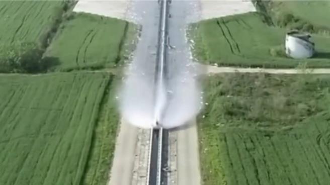 全球5國僅有陸刷新雙軌火箭橇速度紀錄。（大陸央視）