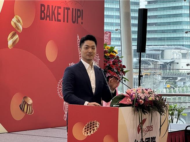 適逢白色情人節，台北市長蔣萬安14日表示，自己過去也送過太太很多「地雷禮物」，但現在只要遇到情人節等特殊節日，就會讓太太好好休息一下去做自己想做的事，自己在家帶小孩。（丁上程攝）