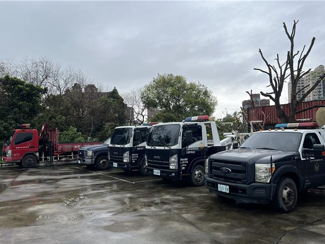 桃园市拖吊车业务分为桃园、中坜拖吊保管场，因合约到期，去年底重新招标，桃园场由新业者得标，因建置期3月30日截止。这段期间北桃园违停除非重大违规、影响交通，否则仅开单、不拖吊。（读者提供）