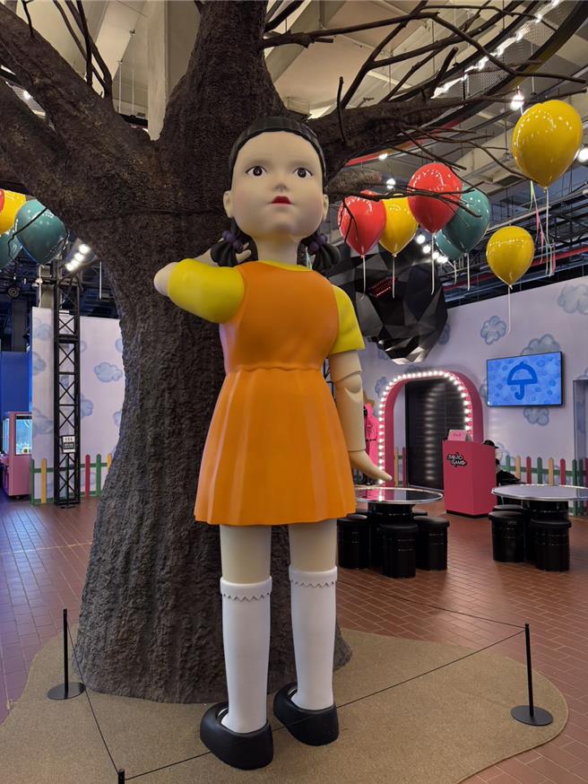 全联「鱿戏」创零售娱乐化，台湾首间「鱿戏」体验馆活动期间。涌入2.7万人朝圣，全支付年轻客新增3成，图为韩国首尔Netflix鱿鱼游戏体验馆。(洪凯音摄影／洪凯音首尔传真)