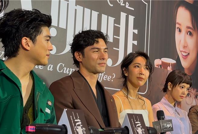 隋棠（右2）沉默10秒，回答孟耿如新戏被抵制一事。（林奕如摄）